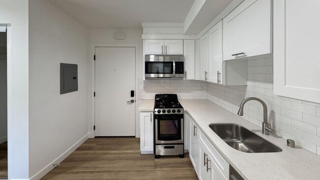 Building Photo - 3630 Midvale Ave Unit 3628