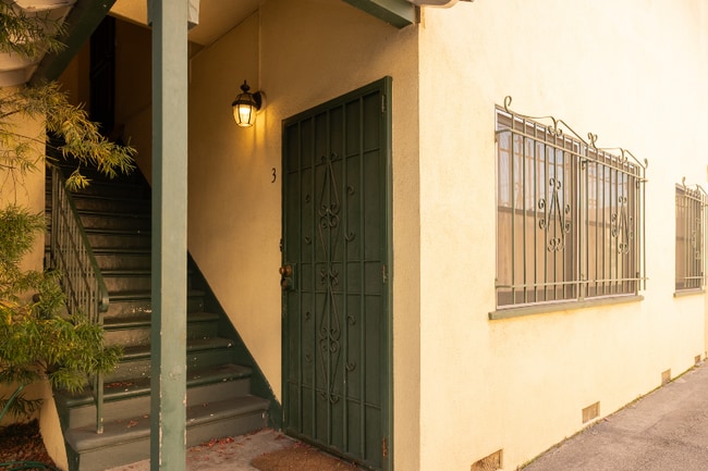 Photo - 1745 Mariposa Ave Unit 3