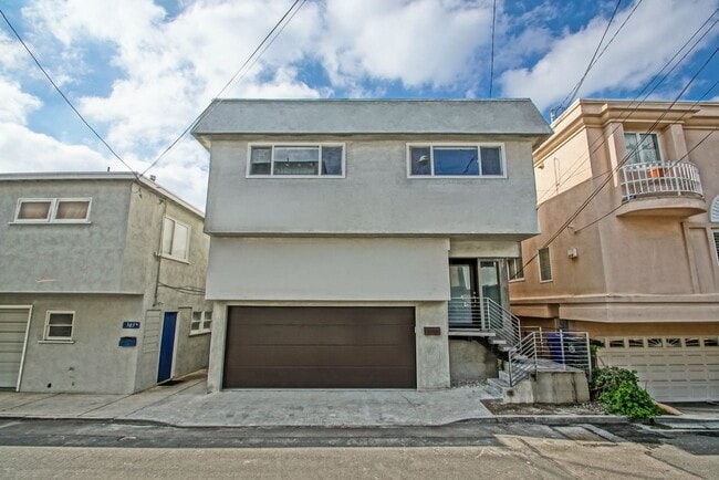 Building Photo - REMODELED, BRIGHT & AIRY, 2-STORY HOME W/ AMAZING PANORAMIC OCEAN VIEWS, 2 LIVING SPACES, 2 LARGE...