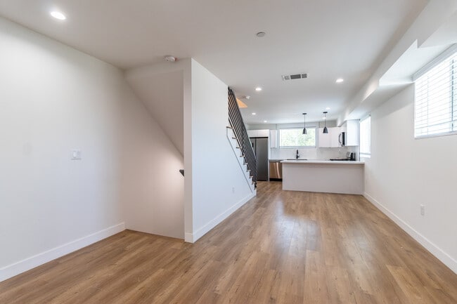 Photo - 2218 Carmona Ave