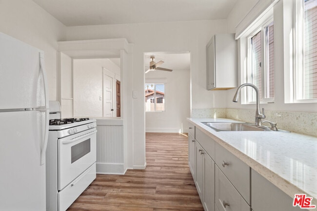 Photo - 932 1/2 California Ave