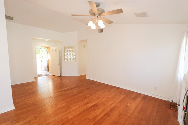 Photo - 64900 Desert Air Ct