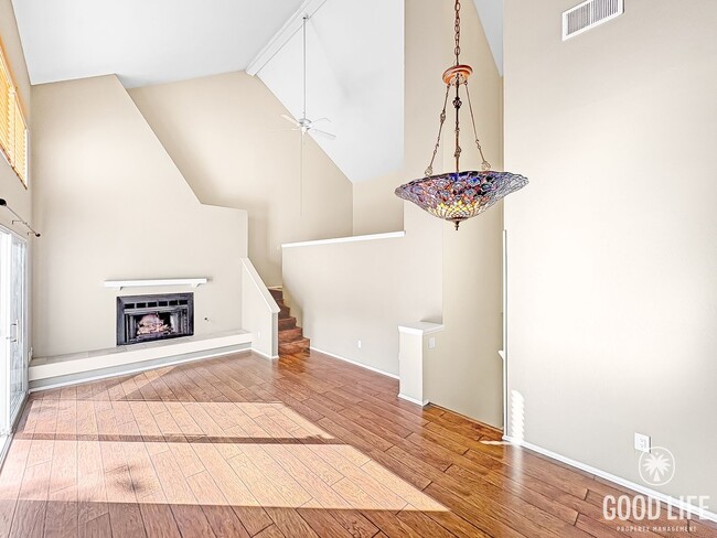 Photo - Beautiful 2B/2BA Townhouse with Attached 2...