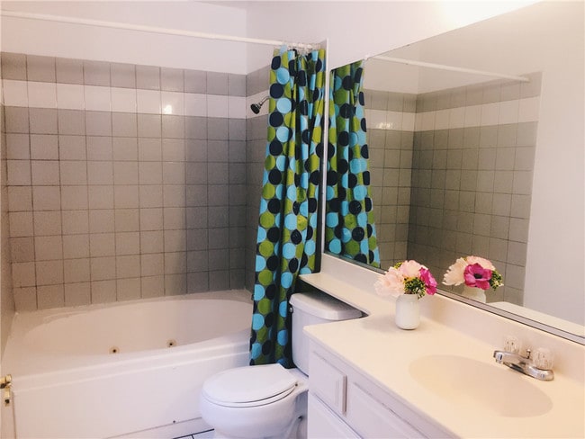 Photo - 1620 S Bentley Ave