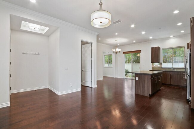 Photo - 908 N Santa Anita Ave