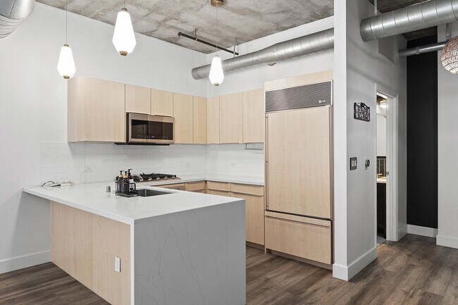 Photo - $3,895 - 1 Bed + Den / 1.5 Bath Condo at Parkloft Residence in Downtown San Diego Unit 312