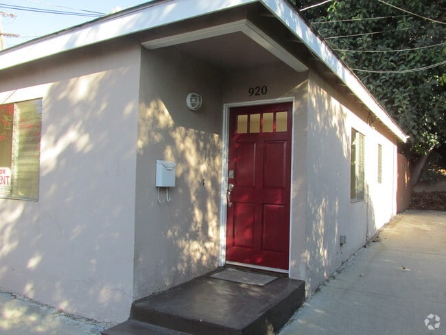 Entrance - 920 Sanborn Ave Rental