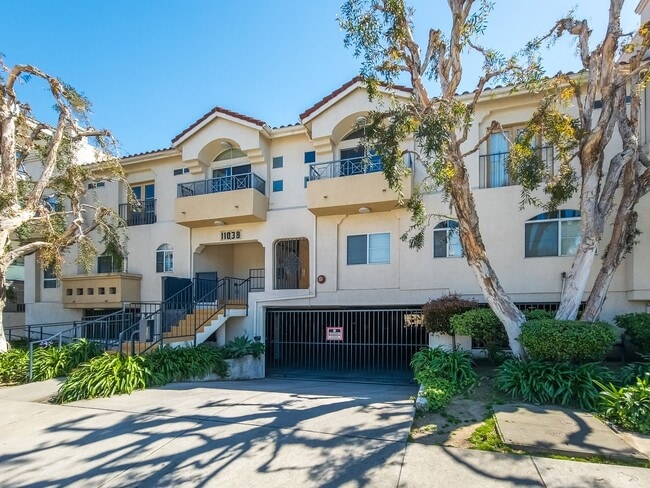 Building Photo - Luxury Living in Toluca Lake! OPEN HOUSE JUNE 6TH, 2026 from 11:AM to 12:30 PM Unit 18