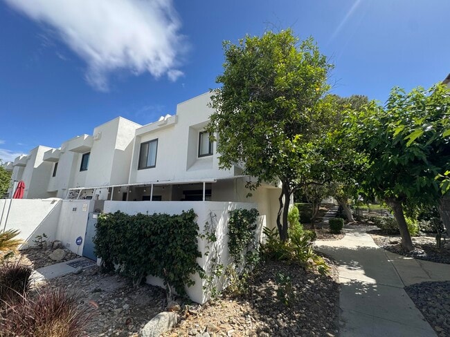 Building Photo - 48728 Desert Flower Dr