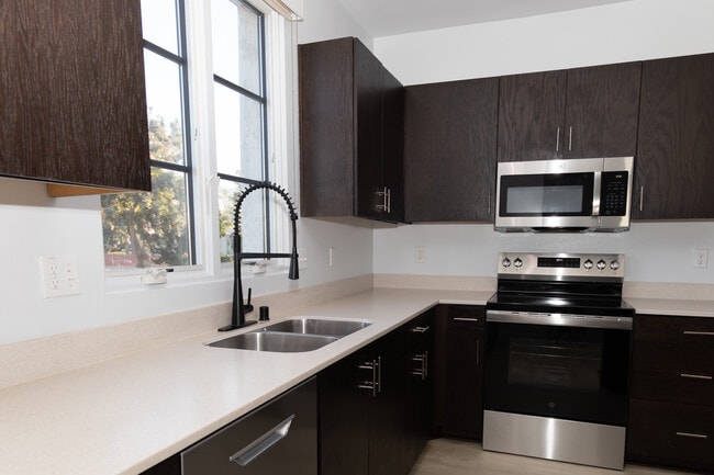 Photo - Santa Clara Courts