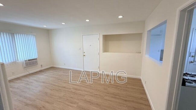 Building Photo - 4433 Hazeltine Ave