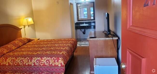 Building Photo - 1515 E Colorado St Rental