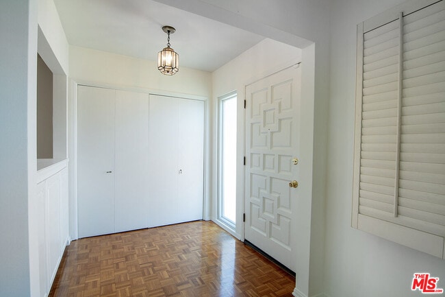 Photo - 12100 Marine St