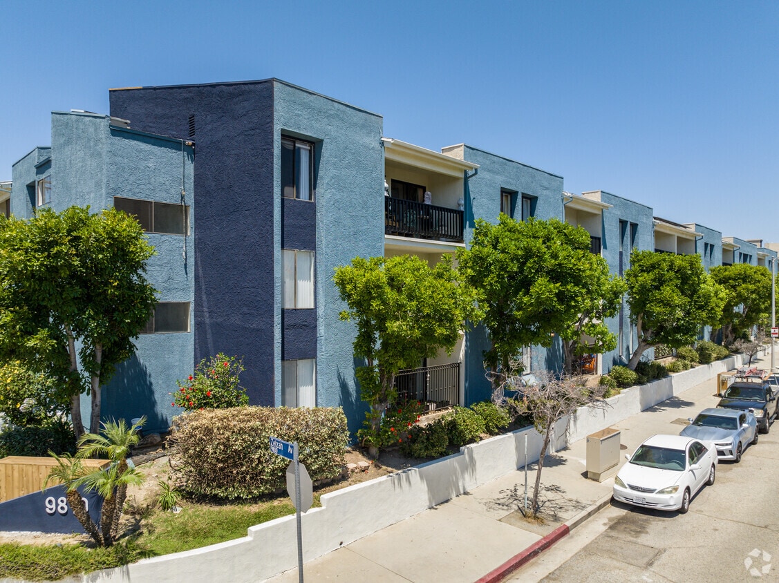 3D Tour - Zelzah Court