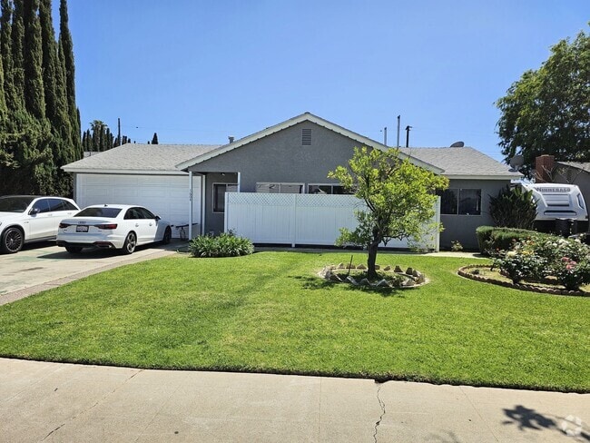 Building Photo - 1604 E Palm Ave Rental