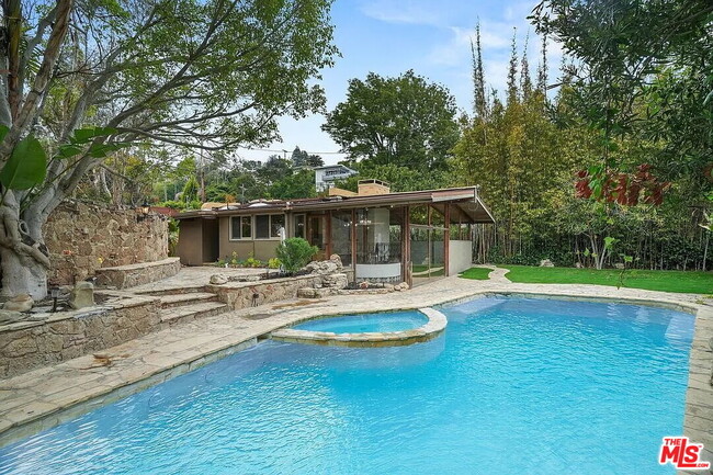 Photo - 800 Bramble Way