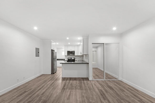 Photo - 1240 W 29th St Unit 7