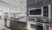 Photo - 728 W 37th St