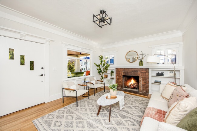 Photo - 407 Benton Wy