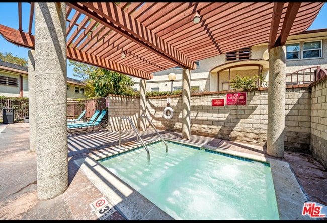 Photo - 5882 Bowcroft St Unit 3