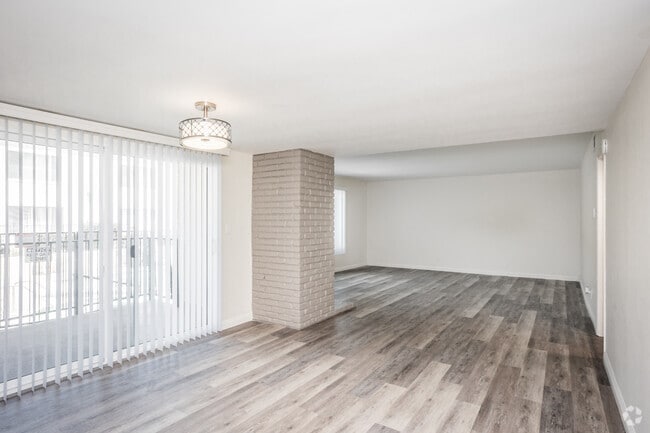 2BR, 2BA - 1,411SF - Dining Room - Florentine Apartments