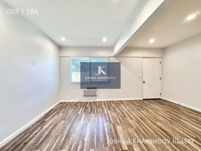Photo - 14617 Gilmore St Unit 6