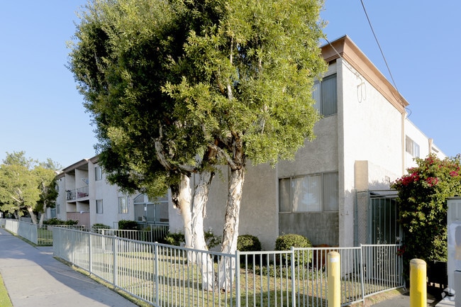 Building Photo - Gables East