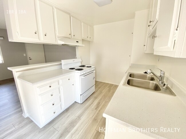 Photo - 3337 S Canfield Ave Unit 207