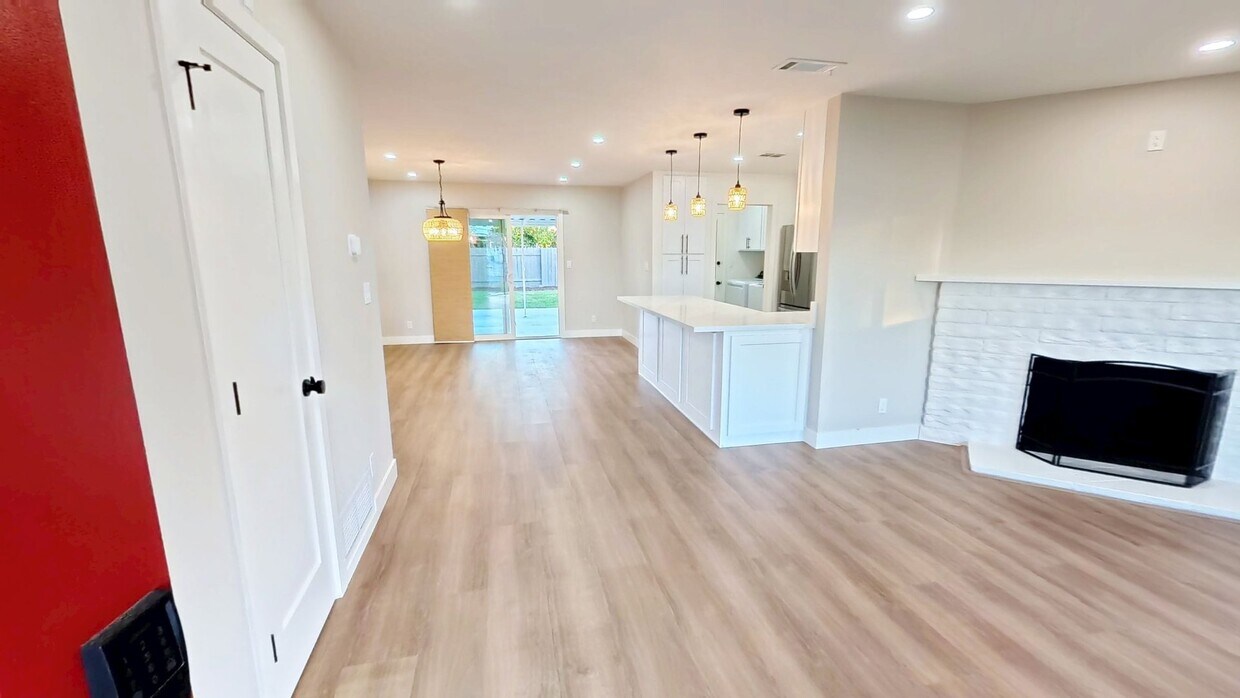 3D Tour - 6626 Berquist Ave