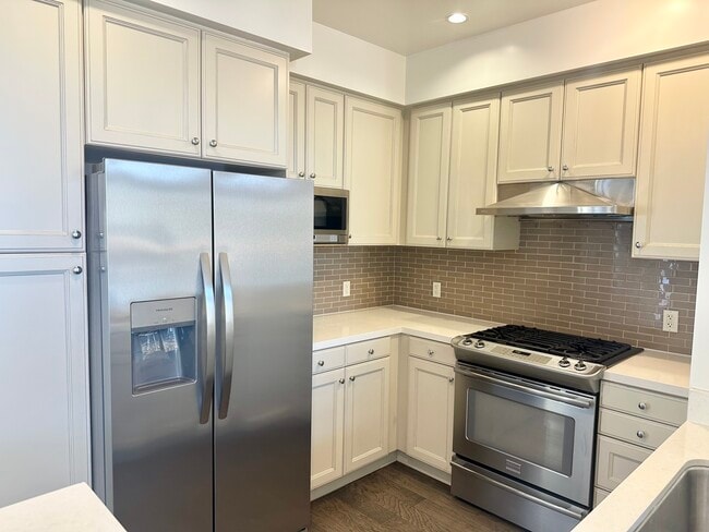 Photo - 1625 Granville Ave Unit #302