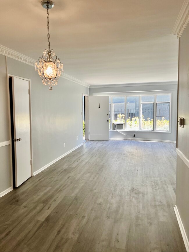 Photo - 1615-1621 N Hobart Blvd