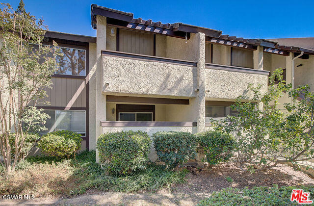 Building Photo - 1348 E Hillcrest Dr Rental