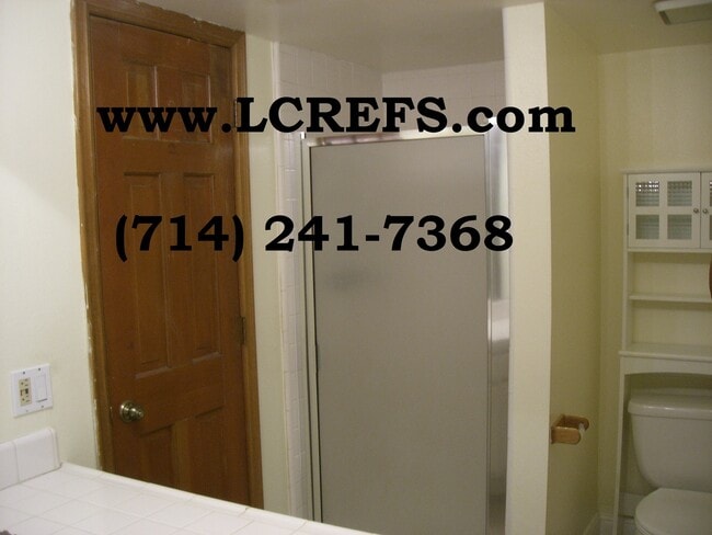 Photo - Los Caballeros #004 Unit 4B