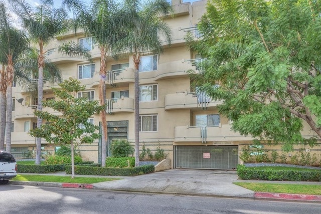 Building Photo - 117 N Gale Dr Unit 203