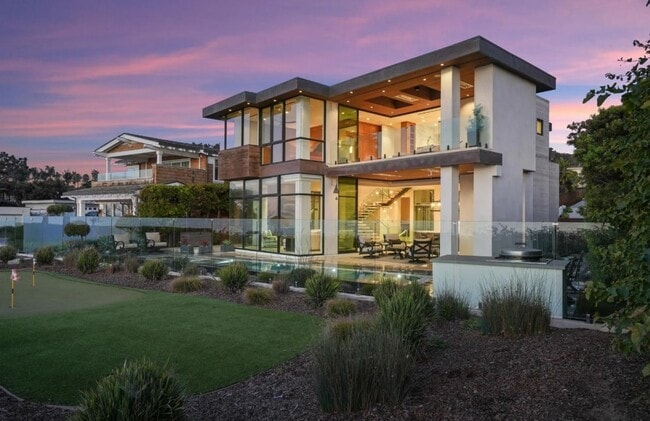 Building Photo - Luxury Coastal Escape w/ Resort-Style Amen... Rental