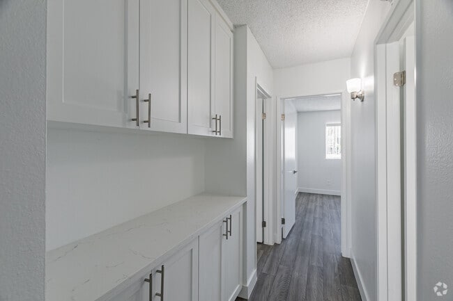 2BR, 2BA - 960SF - Villas