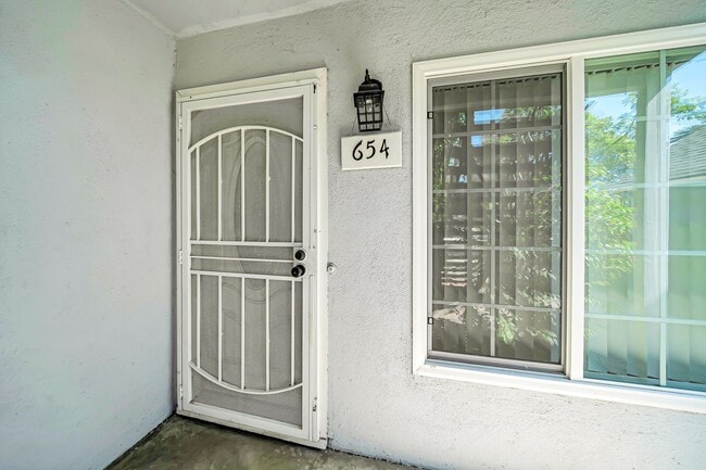 Photo - 654 Patterson-
