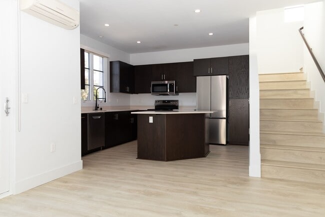 Building Photo - Santa Clara Courts