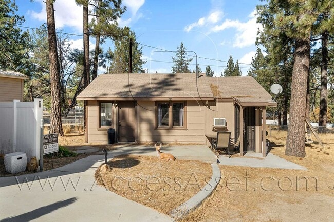 Building Photo - 59485 Pines to Palms Hwy Unit B
