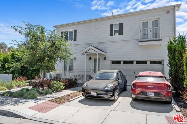 Building Photo - 4227 Ince Blvd Unit #B Rental