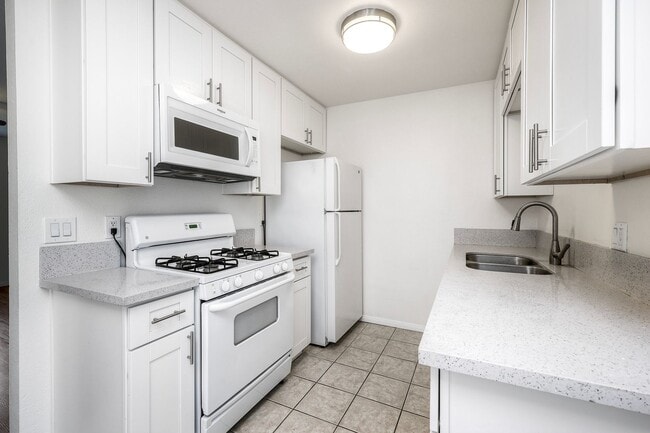 Photo - Lakeside Upstairs First Month FREE 1 Bd / 1 ba w/ In Unit Laundry, Parking, + Water/Trash Included Unit #76