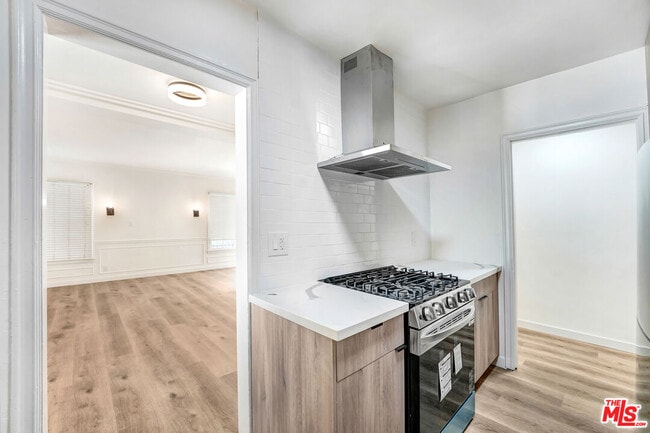 Photo - 308 S Reeves Dr Unit 310C