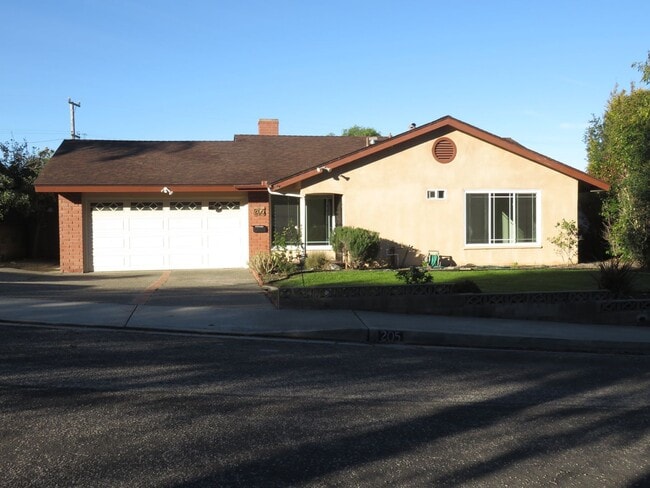 Building Photo - 4bd/2bath Crestview Terrace Home available in Lompoc