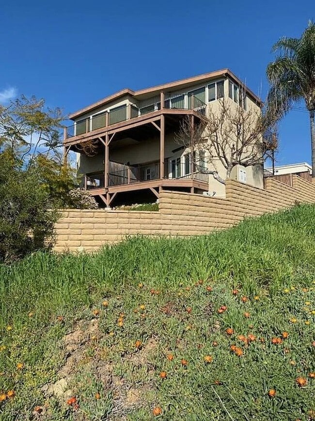 Building Photo - Spacious Studio aand 1-bedroom Apartments in Mission Hills – Prime Location! Unit 1626 B