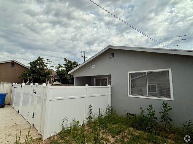 Building Photo - 3128 E 1st St Rental