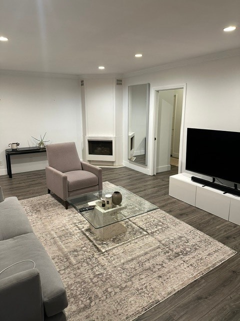 Spacious living room with fireplace - 930 3rd St Unit 930 3rd St.  302