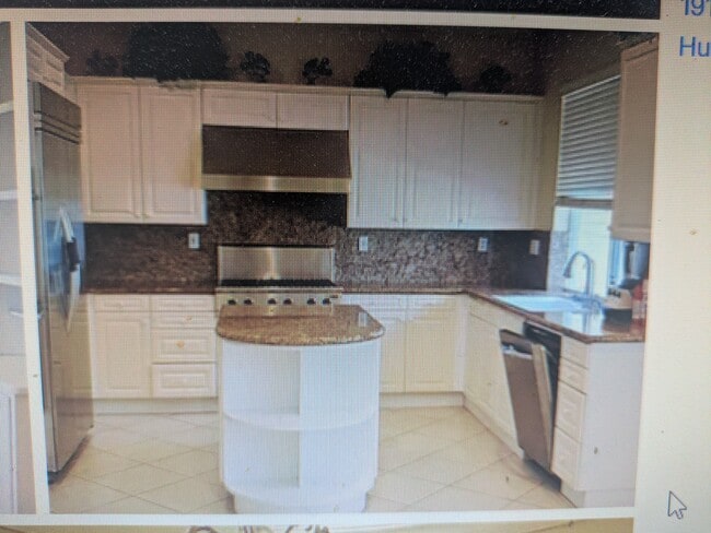 Photo - 19103 Redford Ln