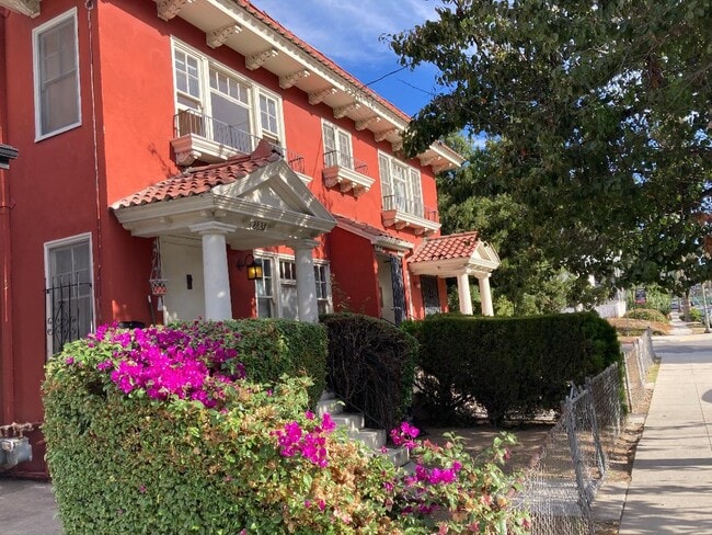 Building Photo - 2839 St George St Unit 2839