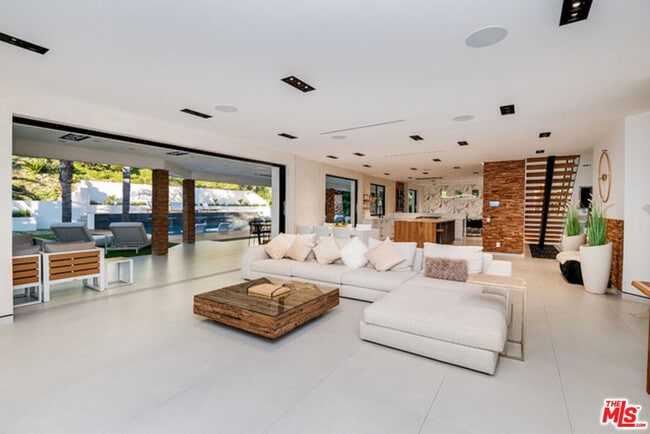 Photo - 25879 Chalmers Pl