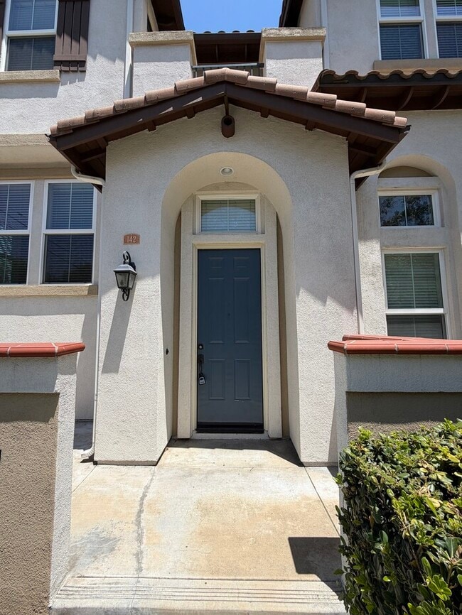 Building Photo - Beautiful Village Walk Townhome in the Heart of Claremont Village